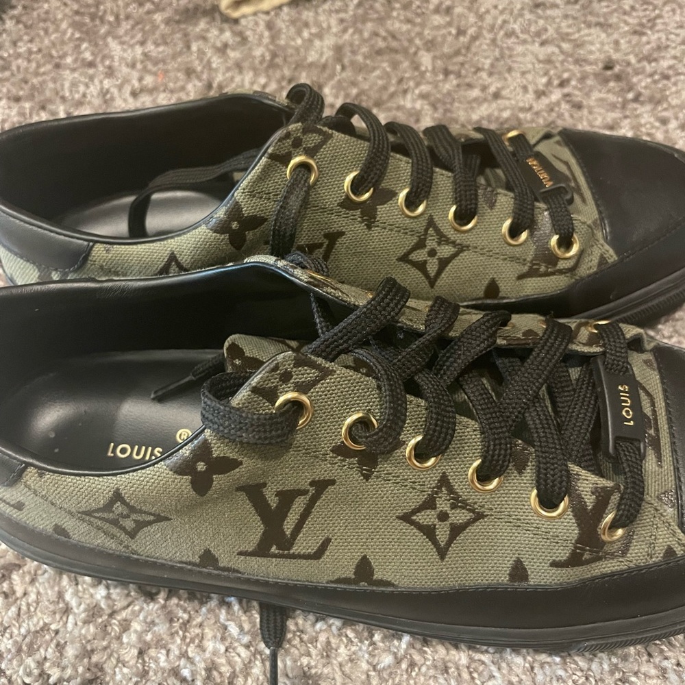 Louis Vuitton women’s sneakers - Picture 3 of 5